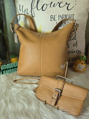 SOLD SOLD Slim Duffle Y2K 2 Way Bag With Matching Wristlet EUC